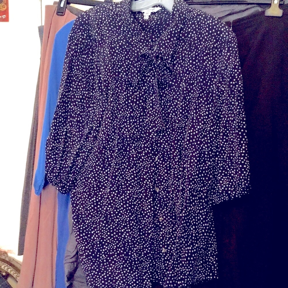 L.K.Bennett silk navy blouse with a bow and with lined sleeves 46, USA 14